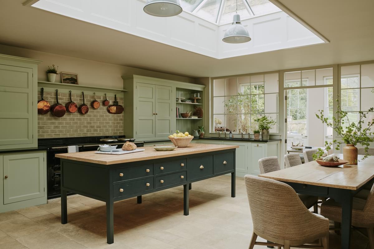 sims-hilditch-interior-design-cotswold-family-manor-kitchen-island